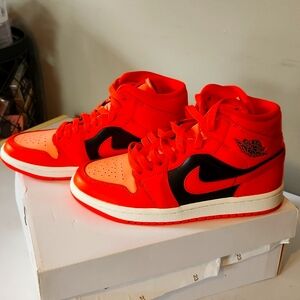 Womens Air Jordan 1 mid se